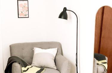 Designer Home 2 Bedroom - 20min to NYC WTC - Private Backyard - Foto 38