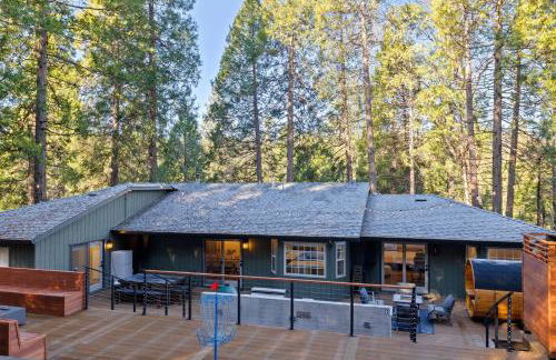 Luxury Mountain Escape Sleeps 25 - Sauna, Hot Tub, Fire Pits - 5 Star Amenities - Photo 16