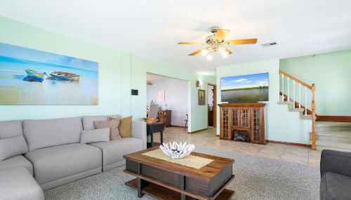 Bayou Manor - Photo 2