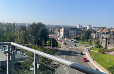 The Paisley Penthouse - Stunning View of the Abbey - Foto 80