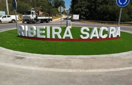 Charming House in Parada with Large Garden - Foto 29