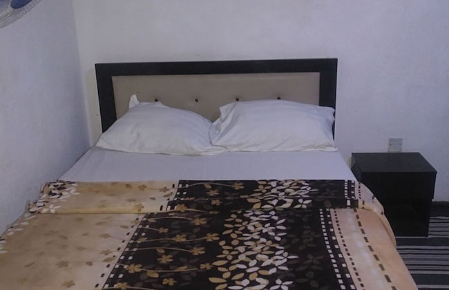 Room in House - Unrivaled Comfort at Val's Residence With King-sized bed - Foto 4