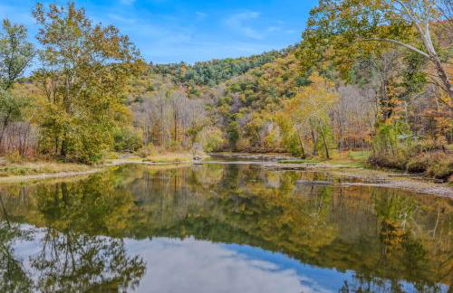 Camp Dancing Bears - Wifi, Riverfront, Pet Friendly, Fire Pit, Grill, Deck, Fishing, Games, Fireplace, King Bed - Photo 31