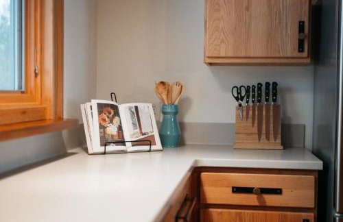 Midcentury home, private beach. large great room - Foto 44