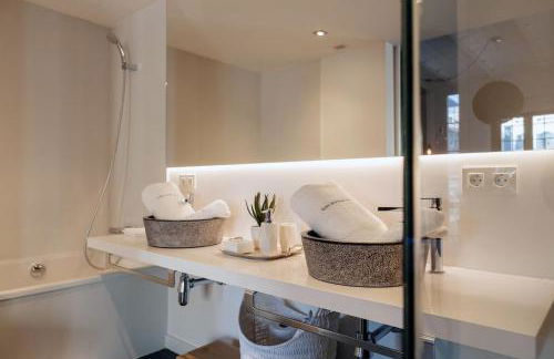 Top ten street in the world by Time Out Front View of Casa Batlló - Photo 8