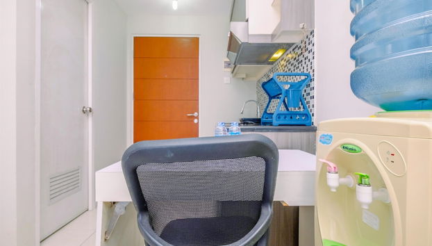 Fully Furnished And Comfy Studio At Taman Melati Margonda Apartment - Foto 5, Zona de estar