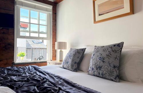 Boatsman's Cottage- sleeps 4- Garage- Mousehole - Photo 6