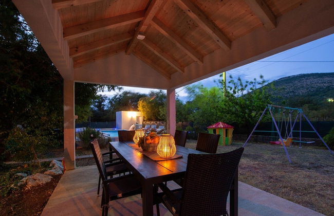 Spacious Prgomet Retreat With Private Pool, Fitness Centre, and Garden - Foto 70