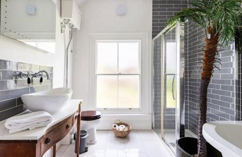 Cotswold Cheltenham, whole house with hot tub - Photo 54