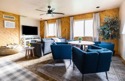 Whispering Hollow Lodge on Greer Main St! - Foto 19