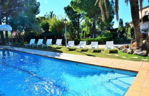 Villa Sitges El Ranch Amaizing Outdoor Areas Beaches at 5 minutes walk Sitges at 15 min drive AC Pool Jacuzzi & Garden XXL - Foto 6