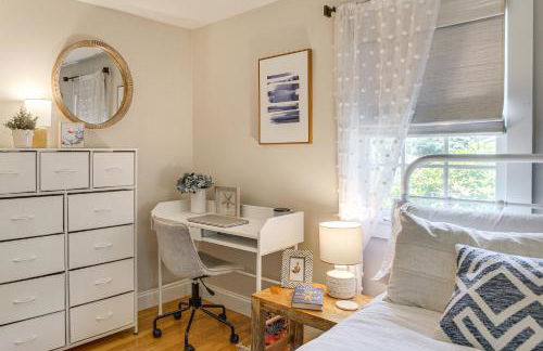 4 Mi to Bristol Beach! Coastal Retreat with Pond - Foto 14