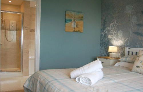 Sound of the Sea, beach front Bungalow with hot tub, in Tywyn - Foto 37