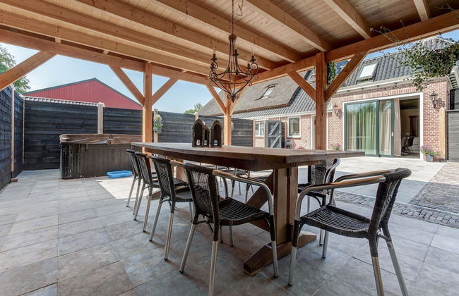 Stylish Farmhouse With Spa Tub - Foto 21