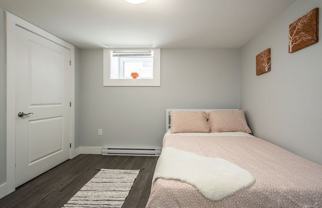 Spacious DAL & Downtown Apartments - Photo 17