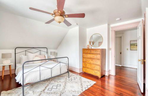 Alphabet District Gem - AC - Patio - Fast WiFi - Foto 20