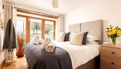 East Trenean Farm Cottages -4 Luxury Cornish Cottages sleeping 20 with hot tubs, private gardens, rural views and EV facilities - Foto 5