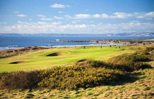 Driftmark Beachfront location Aberavon Beach Sea Views Large Driveway parking private site fibre optic wi fi - Photo 35