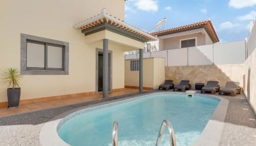 3B Villa Heated Pool Barbecue Games Room - Foto 2, sunbed