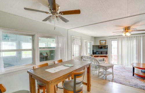 Boat and Fish Canal-Front Home on River - Foto 5