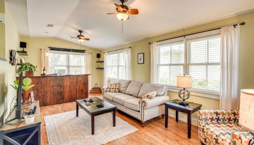 1 Block to Crescent Lake Charming Home with Porch! - Foto 4