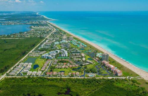 Chic Ocean Getaway - Walk to Beach, Pool & Hot Tub - Foto 29