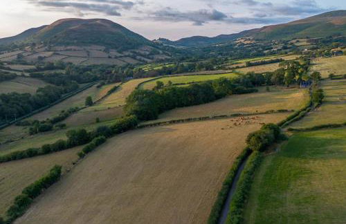 Dew Cottage with Hot Tub - Photo 7