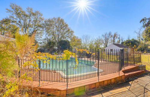 7 Mi to Neuse River! Family Home with Poolside Oasis - Foto 8