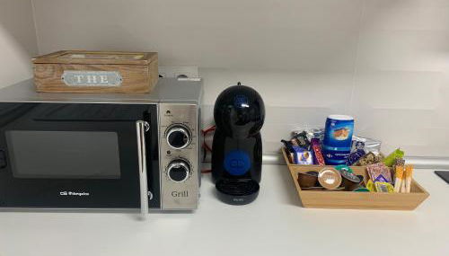 Rincón Santa Eulalia. Parking y Desayuno incluido. - Foto 3, minibar