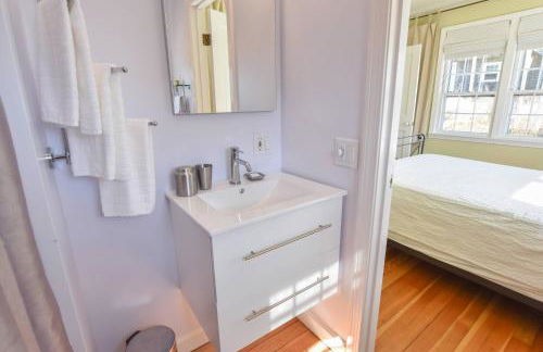 NEW AC 1 Bedroom w Private Deck & Patio - Photo 15