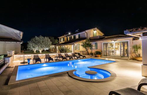 Villa Vlacich for 8 people near Labin - Rabac with heated pool, sea view & kids playground - only 2 km from the beach - Foto 2