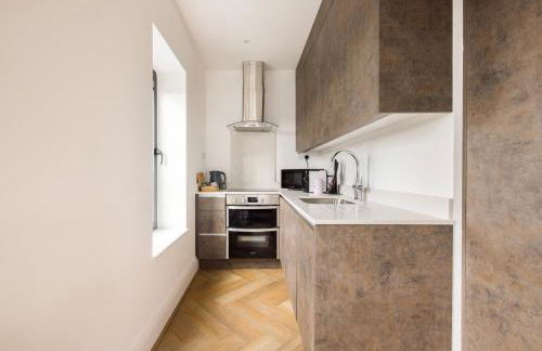 Staines Riverside by Charles Hope - Foto 58