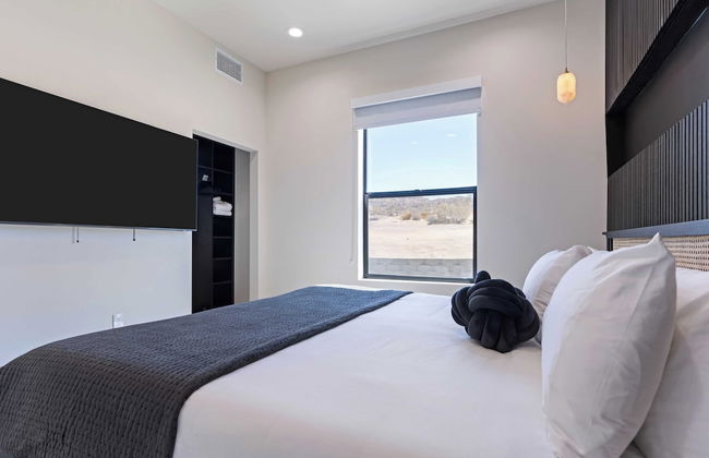 Luxe Modern Escape w/ Pool, Hottub, Firepit, Desert View Obsidian by Avantstay - Foto 50