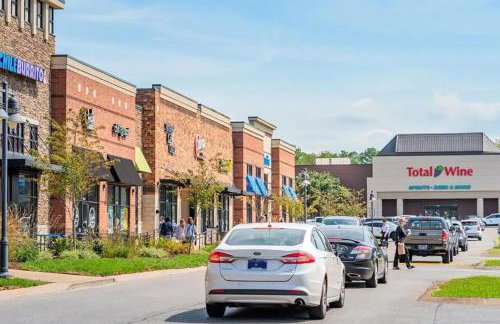 Updated and Spacious Home with Huge Yard Office and Decks - Foto 67