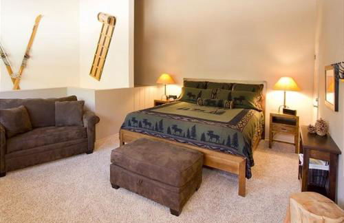 St Anton Street View 2-Bedroom Condo with full kitchen - Foto 7