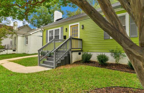 Stylish 4BR Haven: Serene Backyard and Fire Pit - Foto 74