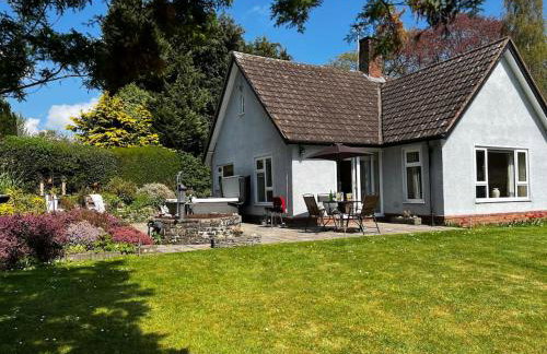 A spacious hidden gem with hot tub, lovely garden & views - Foto 4