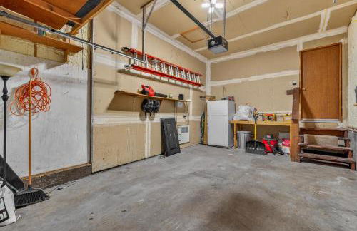 Evergreen Escape- Walk to Downtown & Boat/trailer Parking! - Foto 27