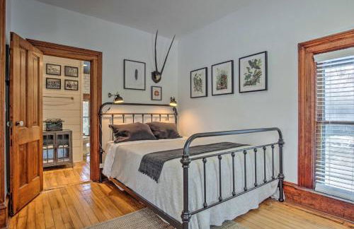 Historic Michigan Farmhouse with Grill and Fire Pit! - Foto 11