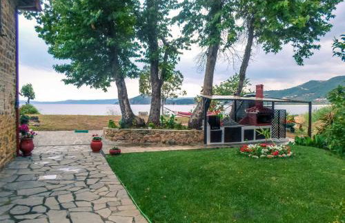 Wonderful stone house infront of the sea. - Photo 4