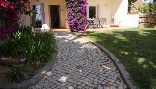 Spacious Apartment near Porto de Mos Beach, Lagos. - Foto 4, Garden