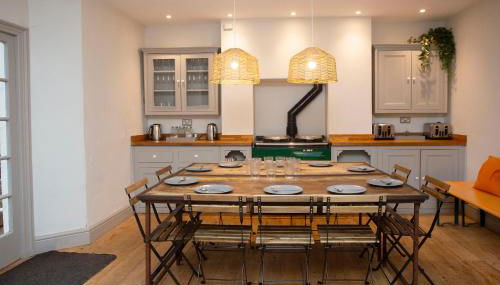 Stag & Hen Retreat - Walk to Nightlife - Sleeps 16 - Foto 4