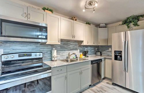 Inviting Apartment Less Than 2 Mi to Riviera Beach! - Foto 13