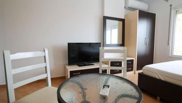 Tirent Apartment-Beachfront Studio at Shkembi i Kavajes - Foto 2, Habitación