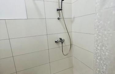 Neuwertiges Apartment mit schnellem WLAN, Netflix, Glasfaser, Kostenlose Privatparkplatz auch für Transporter geeignet R21 - Foto 11