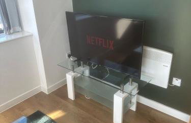 Two Bedroom City View Apartment Liverpool by StaySavvy Accommodation - Photo 34