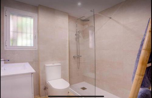 No1 - Beachfront Estepona, close to port, 2 bedroom, 2 bathroom, sleeps 5 - Photo 10