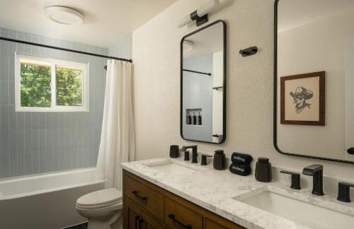 NEW Modern, Luxury Home with Hot Tub, Gym, Sauna, and 12 Minutes to Denver - Foto 23