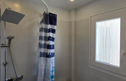 Bright Apartment with Two Balconies and a Seaside Pool - Foto 33