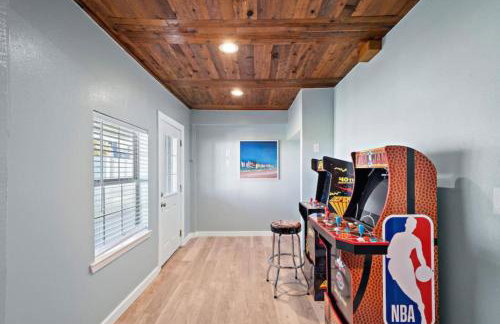 Beach Home with Cowboy Pool, Big Deck and Ocean View - Photo 26